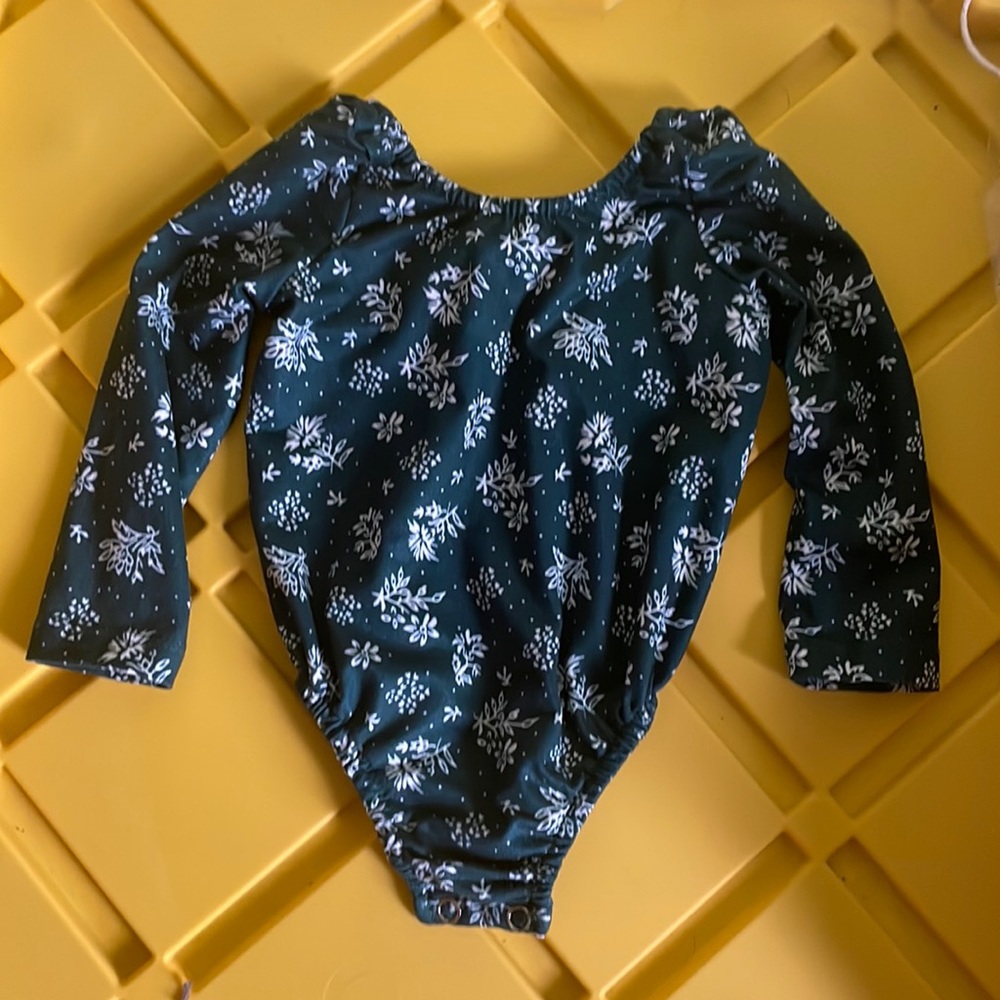 Baileys Blossoms Mistletoe onsie 3/6mo